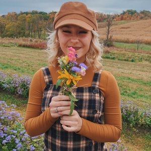 Meet your Posher, Elise